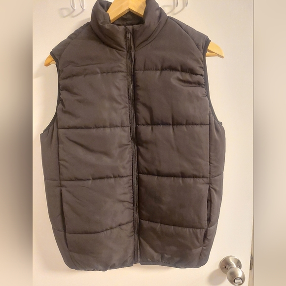 WHITE FOX Black Puffer Vest - Picture 4 of 8